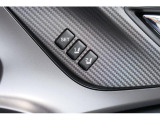 運転席のポジションを2つ、記憶させることができます。ボタンを押すと設定したポジションに電動で移動します。