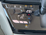 オートエアコン!おおきなアイコンでタッチしやすいパネルです。空調管理はクルマ任せで、運転を楽しみましょ♪