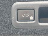 【パワーバックドア】スマートキーや運転席のボタンを押すだけでリアゲートが自動で開閉します!荷物を持っている時や、高い位置にあるバックドアを閉める際に便利な機能です♪