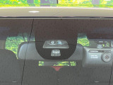 【シティブレーキアクティブシステム】低速走行中に前方の車両等を認識し、衝突しそうな時は警報とブレーキで衝突回避と被害軽減をアシスト。より安全にドライブをお楽しみいただけます。