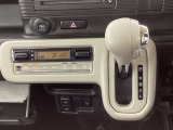 インパネシフトで運転席/助手席の移動が楽です!