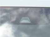 【ホンダセンシング】 「ミリ波レーダー」と「単眼カメラ」の異なる特性を持つ2つのセンサーなどにより、安心・快適な運転を支援します。
