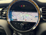 ●純正ナビ:一体感のあるナビは、高級感ある車内を演出してくれます。オーディオ機能も充実しておりますので、運転もより楽しめます♪