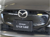 【フロントレーダーセンサー】フロントレーダーセンサーから送信される電波が前方車や障害物に反射し、もどってきた電波を検知することで制御しています。