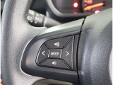 運転中でも手元で操作できます。