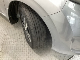 安全に走行するためには空気圧の確認をはじめ溝の深さ、ひび割れの等の点検が必要です。点検時に交換が必要と判断した場合は交換いたします。