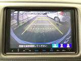 バックモニター付きで、車庫入れやバック時の後方確認をサポート。