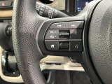 ステアリングにオーディオ操作スイッチが付いています。オーディオ画面に直接タッチしなくても操作が出来ますので、運転に集中できます。