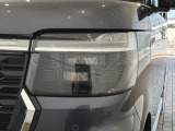 LEDヘッドライトは、点灯の瞬間から最大光量を発揮し、突然暗くなるトンネルなどでの安定感を高めます。