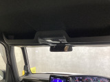 指定工場併設で末永く品質を保ちます。12ヶ月点検や車検はもちろんのこと、国家資格整備士によるお車のアドバイスも致します。