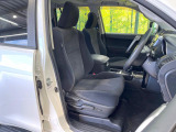 運転席シート廻りは使用感も少なく、良好な状態となっています。前オーナー様が丁寧に使っていたことがよくわかりますね。