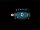ヘッドアップディスプレイは視認性が非常に良く、運転時の視線を逸らさず様々な情報の確認が行えます。