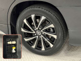 タイヤサイズは205/55R17!純正アルミホイール!残り溝は5ミリ程度です!パンク修理キット搭載車!