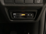 ハンドルの右下にETCがついています。高速道路の料金所の通過も楽々です!。カードの取り出しもしやすい場所についています。
