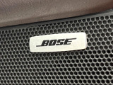 【BOSEサウンドシステム】メーカーオプションの高品位サウンドシステムを搭載。専用のチューニングが施された大小様々なスピーカーから良質なサウンドが奏でられ、臨場感あふれる音響空間を演出します。
