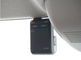 ◆ドライブレコーダー◆映像・音声などを記録する自動車用の装置です。 もしもの事故の際の記録はもちろん、旅行の際の思い出としてドライブの映像を楽しむことができます。