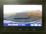 【バックカメラ】運転が苦手な方も車庫入れラクラクです!ギアをリバースに入れれば自動的に切り換わりますので、面倒な操作は不要です♪狭い駐車場もお車を傷つけず安心ですね!