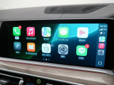 【アップルカープレイ】iPhoneがBMW車両とワイヤレスで接続されます。Apple CarPlayでは、オーディオストリーミングやメッセージングアプリがディスプレイに表示されます。