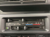 操作が簡単なマニュアルエアコンを装備しています。