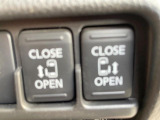 【両側パワースライドドア】スマートキーや運転席のスイッチで後席両側スライドドアの開閉が可能♪電動だから力を入れてドアを開ける必要が無く、小さなお子様でも簡単に開け閉めでき快適です♪