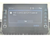 【ディスプレイオーディオ】視認性が高いディスプレイ付きオーディオを装備、お持ちのスマホをつなげていただく事によりカープレイでナビを使うことや音楽を聞くことが可能です。