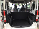 4名乗車でも荷物スペースは確保されています。
