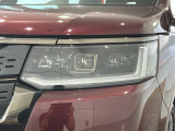 LEDヘッドライトは、点灯の瞬間から最大光量を発揮し、突然暗くなるトンネルなどでの安定感を高めます。