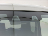 障害物を感知して、衝突の可能性がある場合、運転者へ警告音を発したり、衝突の可能性が高い場合、ブレーキの補助操作を行い、減速して衝突被害を軽減するシステムです。