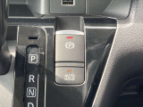 電動ブレーキ&オートホールドでブレーキ力を自動でキープ信号待ちなどの停車時に、ブレーキペダルを踏み続けていなくても自動的にブレーキ力がキープ。ペダルを踏み続けることによる足の疲れを緩和します。