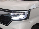 夜間走行の様々な局面に向けて、LEDヘッドランプで視認性をしっかり確保☆ハロゲンヘッドランプのおおよそ2倍の光量で、広範囲に明るくドライバーをサポートしてくれます。