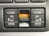 【両側パワースライドドア】スマートキーや運転席のスイッチで後席両側スライドドアの開閉が可能♪電動だから力を入れてドアを開ける必要が無く、小さなお子様でも簡単に開け閉めでき快適です♪
