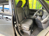 運転席シート廻りは使用感も少なく、良好な状態となっています。前オーナー様が丁寧に使っていたことがよくわかりますね。