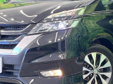 【LEDヘッドライト】悪天候や夜間走行時も良好な視界を確保し安心して運転できる高輝度LEDヘッドライトを装備!点灯速度が早く、消費電力も抑えられています。