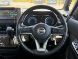 【純正革巻きステアリング】上質な革を使用することで、手にしっかり馴染みとても運転しやすいハンドルです♪
