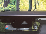 【i-ACTIVESENSE】走行中に前方の車両等を認識し、衝突しそうな時は警報とブレーキで衝突回避と被害軽減をアシスト。より安全にドライブをお楽しみいただけます。