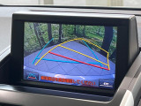 【バックカメラ】駐車時に後方がリアルタイム映像で確認できます。大型商業施設や立体駐車場での駐車時や、夜間のバック時に大活躍!運転スキルに関わらず、今や必須となった装備のひとつです!