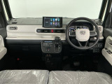 【インパネ】運転のしやすさを最優先に設計された見晴らしの良いフロントビュー。車両間隔が掴みやすく狭い道でも安心♪「安全」と「品質」を最優先に、安心してお乗りいただけるクルマを提供いたします。