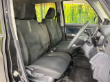 運転席シート廻りは使用感も少なく、良好な状態となっています。前オーナー様が丁寧に使っていたことがよくわかりますね。