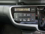 すっきりとまとまった使いやすいエアコンパネルデザインです♪オートエアコン機能がついていますので温度を設定しておけば室内は快適そのもの!