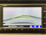 【バックカメラ】運転が苦手な方も車庫入れラクラクです!ギアをリバースに入れれば自動的に切り換わりますので、面倒な操作は不要です♪狭い駐車場もお車を傷つけず安心ですね!