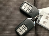 家族やパートナーと個別に持てるため、貸し借りの手間がなくスムーズに乗車できます。また、メインキーを自宅に置いたまま、もう一方をサブとして常に鞄に入れておけるため、持ち出し忘れを防げる点も便利です。