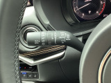 レバーをAUTOの位置にしているとき、レインセンサーが雨を感知すると、雨量に応じてワイパーが自動で作動してくれるオートワイパーを装備!設定変更で非作動にすると、間欠作動に固定されます。