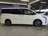 エンジンルーム、室内、クリーニング済みです。厳選したお車を屋内展示場にて展示中☆車両品質には自信がございます!ぜひ一度ご来店ください!!