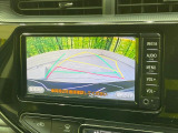 【バックカメラ】駐車時に後方がリアルタイム映像で確認できます。大型商業施設や立体駐車場での駐車時や、夜間のバック時に大活躍!運転スキルに関わらず、今や必須となった装備のひとつです!