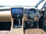 運転席は見やすく整理され、ナビも美しく装着され操作性にも優れています!