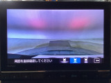 【バックカメラ】運転が苦手な方も車庫入れラクラクです!ギアをリバースに入れれば自動的に切り換わりますので、面倒な操作は不要です♪狭い駐車場もお車を傷つけず安心ですね!