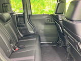 運転席側後部座席