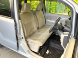運転席シート廻りは使用感も少なく、良好な状態となっています。前オーナー様が丁寧に使っていたことがよくわかりますね。