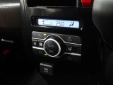 車内の温度管理に便利なオートエアコン☆