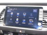 ナビゲーションは純正9インチメモリーナビ(LXM-242ZFNi)を装着しております。AM、FM、Bluetooth、フルセグTVがご使用いただけます。初めて訪れた場所でも安心ですね